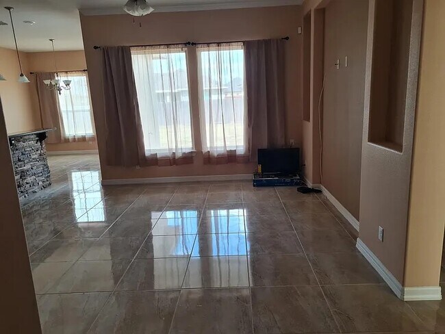 Photo - 1913 Ridgeway Cir