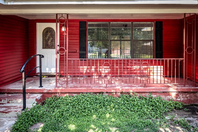 Photo - 713 NW 32nd St