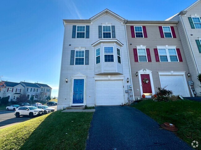 Building Photo - 3 bed/2.5 bath in the Fairways at Stonebri... Rental