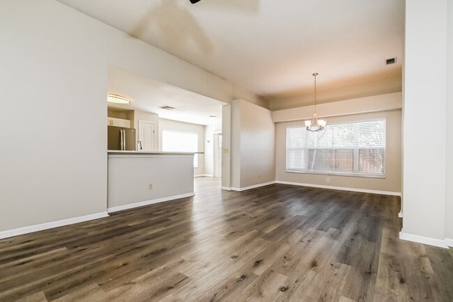 Photo - 552 Beth Ann St