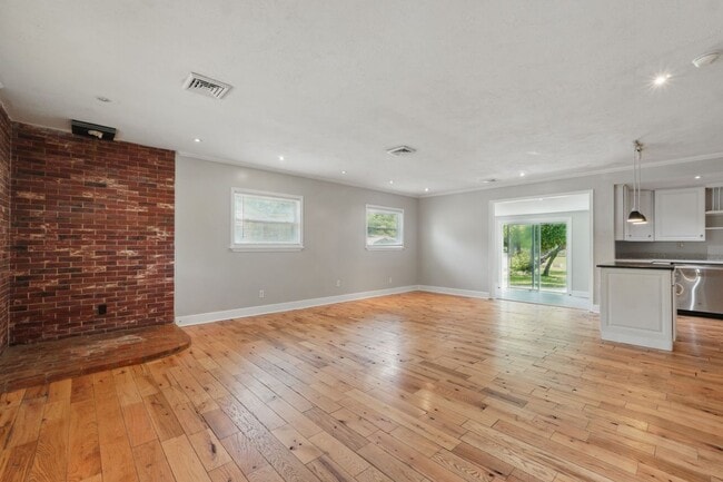 Photo - 3127 N Riverside Dr