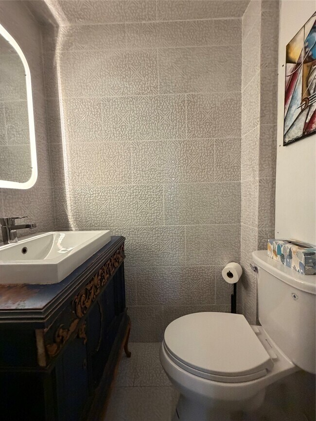 Photo - 402 Hyde Park Blvd Unit 4