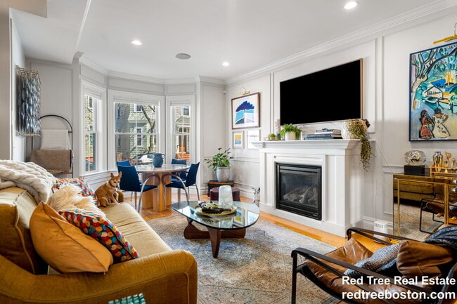 Photo - 687 E 6th St Unit 2