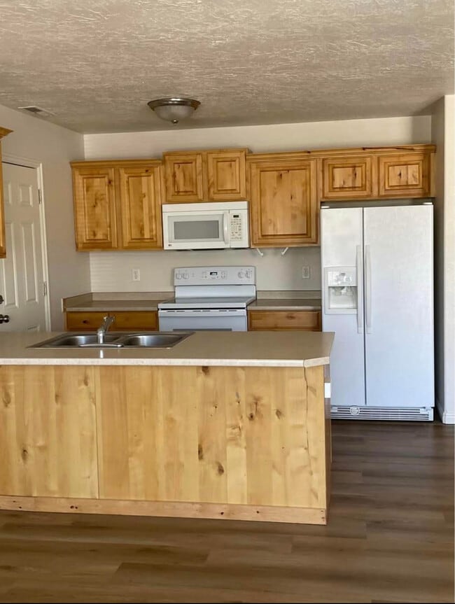 Kitchen - 1260 N 650 W