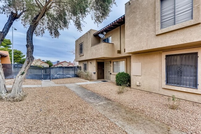 Photo - ADORABLE TOWN HOME with BALCONY and a GREAT SIZE PATIO/"BACKYARD"