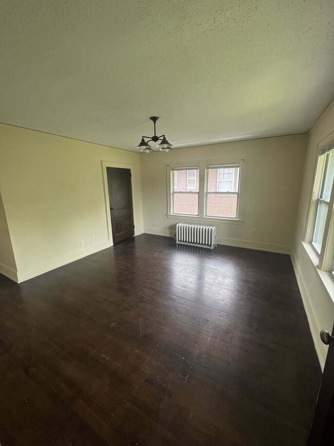 Building Photo - 1 Br / 1 Ba Historical Apartment in a Beau... Unit #3