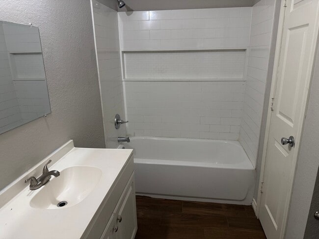 1609 Camille St