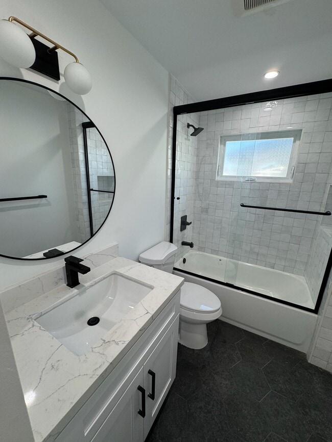 Photo - 24332 1/2-24334 1/2 Chestnut St