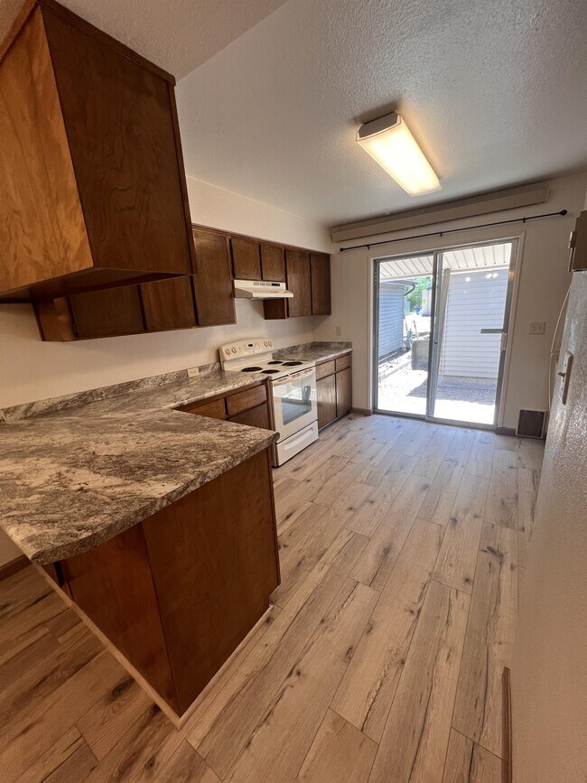 Photo - 337 Country Club Cir