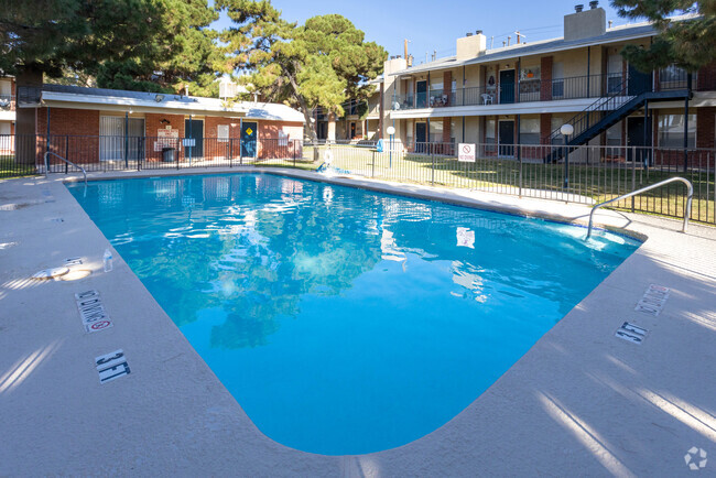 Pool - Ashton Parke Apartments