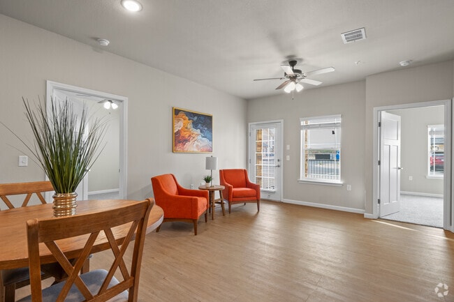 2BR, 2BA - 1,034SF - Living