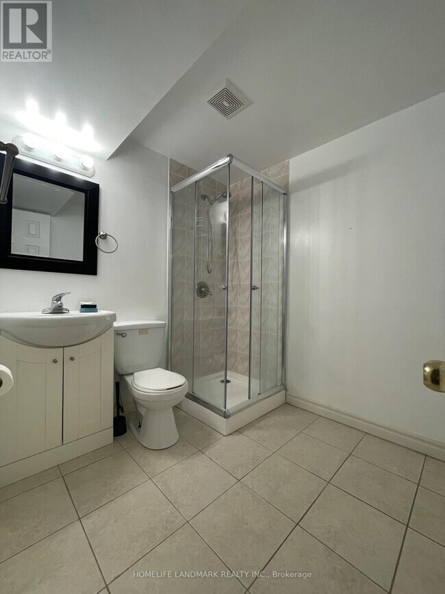 Photo - 124 McNicoll Ave
