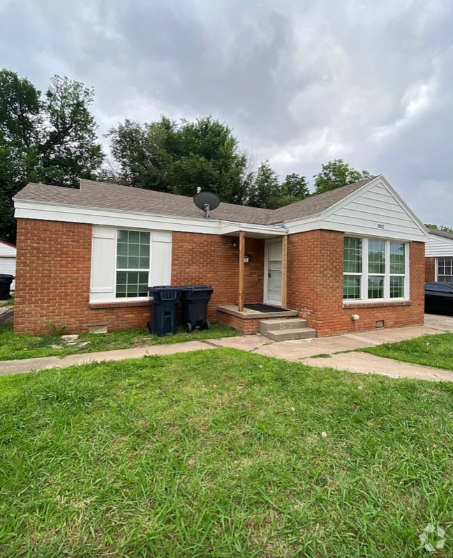 Building Photo - 3812 NW 16th St Rental