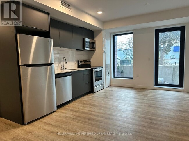 Photo - 325 University Ave W Unité 113