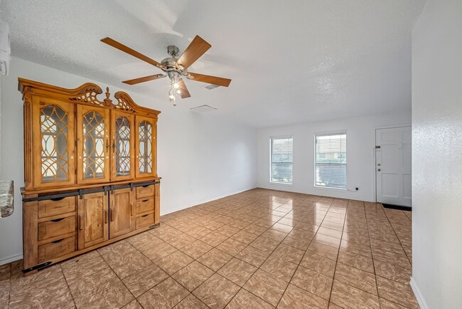 Photo - 3368 Burke Rd Unidad 163