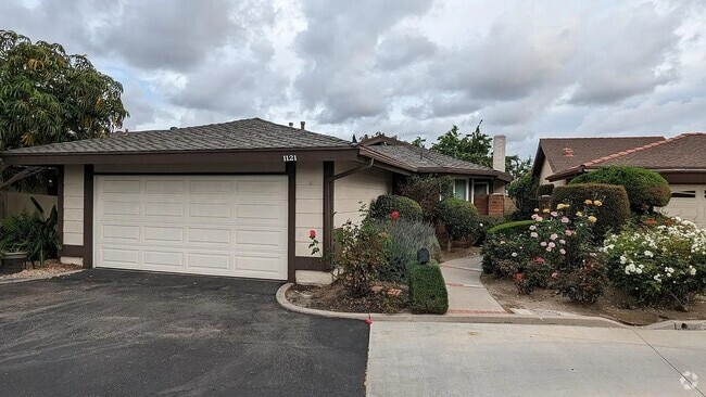Building Photo - 1121 Cabrillo Park Dr Rental