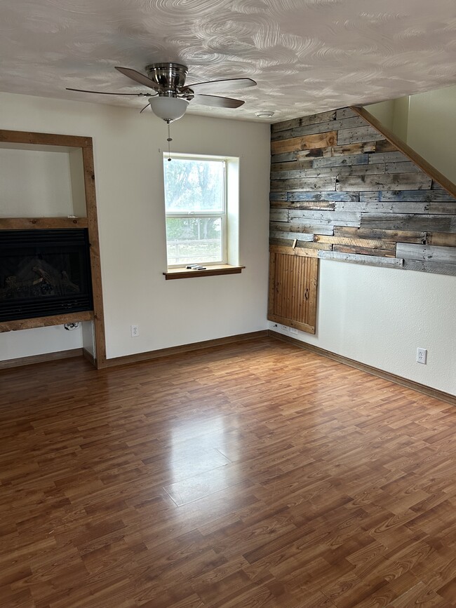 Photo - 492 Thomsen Ave