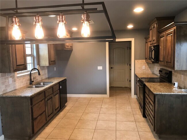 Photo - 709 Olivia Ln