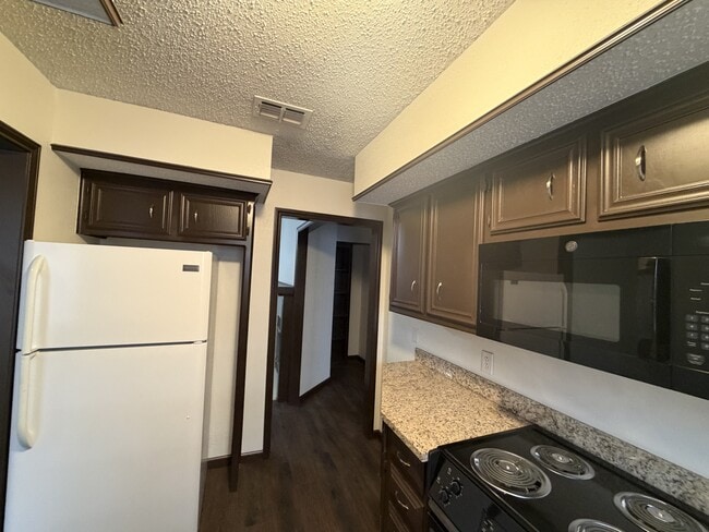 Photo - 2114 92nd St