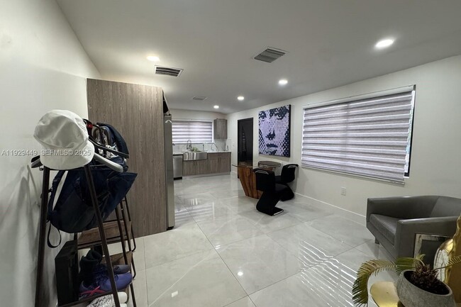 Photo - 926 NW 59th St Unidad 2