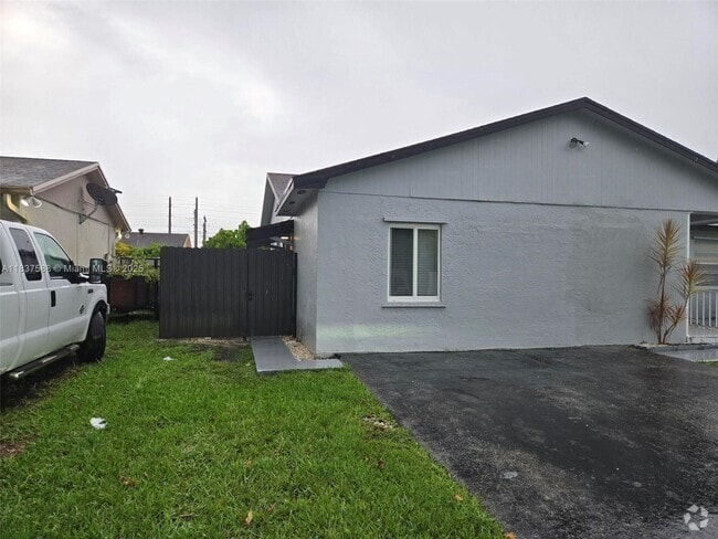 Building Photo - 12328 SW 259th St Unit R Rental
