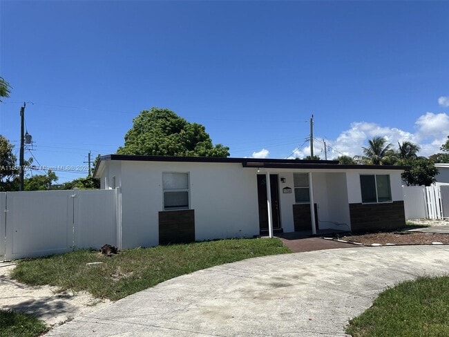 Photo - 1754 NE 48th Ct