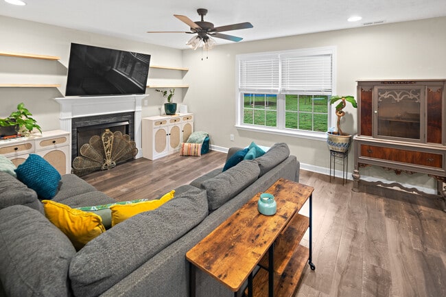 Photo - 305 Oleander Ln