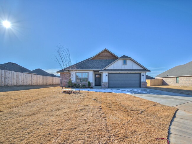 Brand New Home in Moore! Up to $500 off fi... - Brand New Home in Moore! Up to $500 off fi...