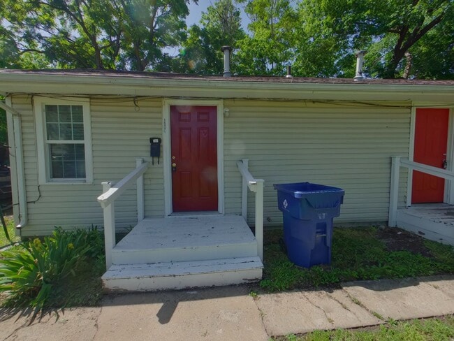 Building Photo - 1608 1/2 S Martinson Unit 1