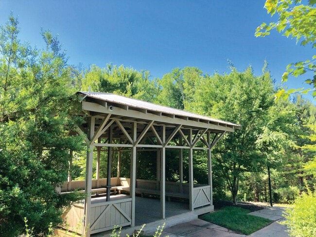 Photo - 1105 Tree Top Way