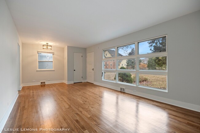 Photo - 710 W Benton Ave