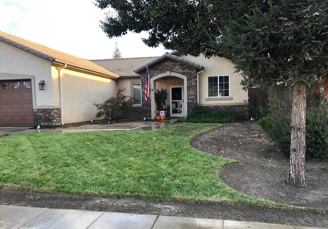 Photo - 1121 Oak Ave