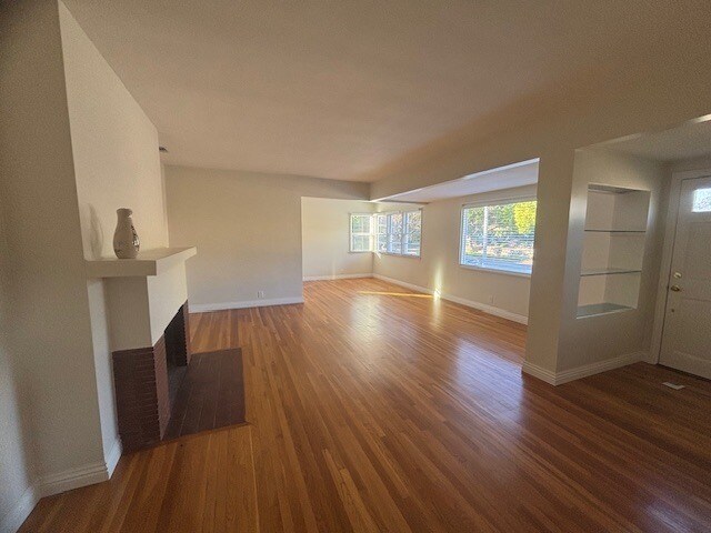 Building Photo - 808 N Valley St