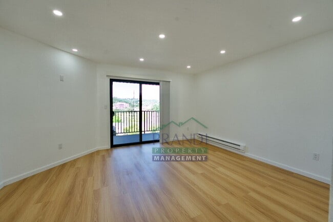 Photo - 100 Marin Center Dr Unidad #64