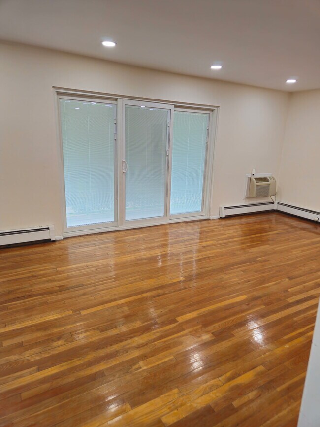 Photo - 366 Hoover Ave Unit Whitestone Gardens