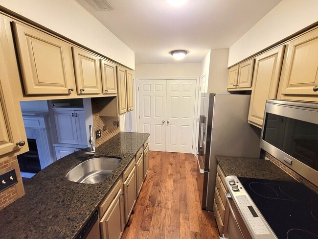 Photo - 2 Bedroom Condo in Heart of SouthPark!!