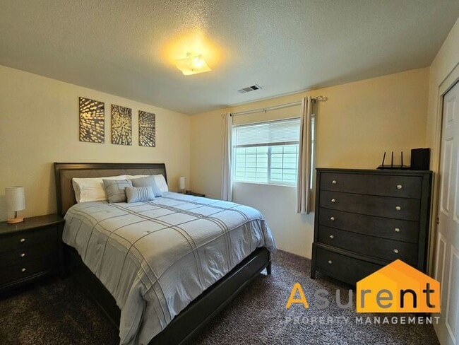 Building Photo - Charming Fully Furnished Home located in t...