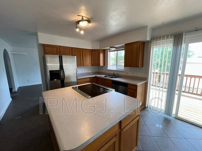 2867 Pinyon Ave