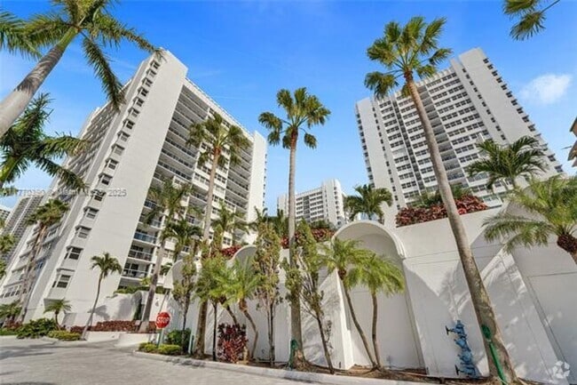 Building Photo - 1904 S Ocean Dr Unit 1904 S Ocean Dr TS206 Rental