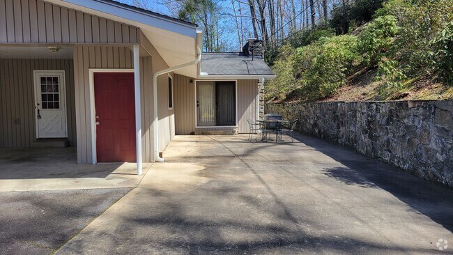 Building Photo - 3/1.5 home for rent close to downtown Sylva