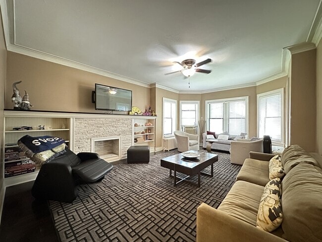 Building Photo - 6424 N Magnolia Ave Unit G07C