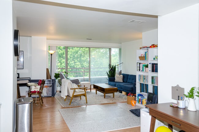 Photo - 173 Oak St Unit 401 W