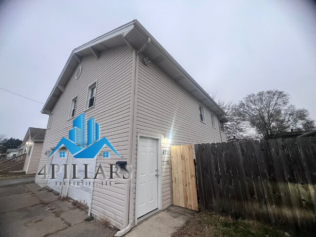 Building Photo - 403 Kenwood St