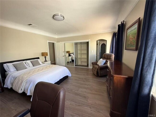 Photo - 113 N Doheny Dr