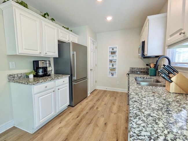 Photo - 1717 W Lakewood Ave