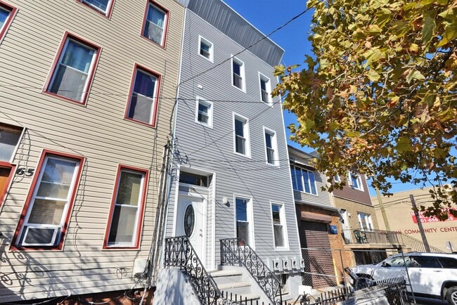Building Photo - 67 Oakland Ave Unit 2