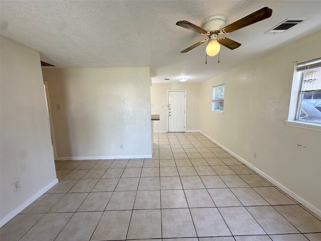 Photo - 2514 Avenue B
