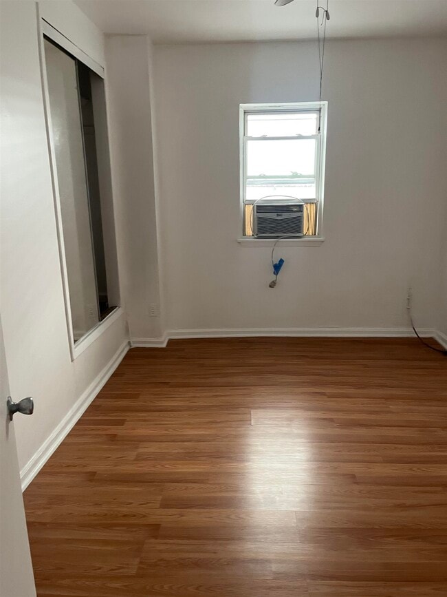 Photo - 188 Zabriskie St