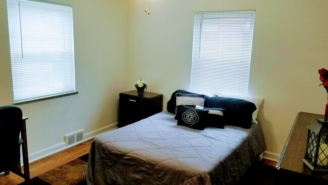 Photo - 7710 Plainfield Rd