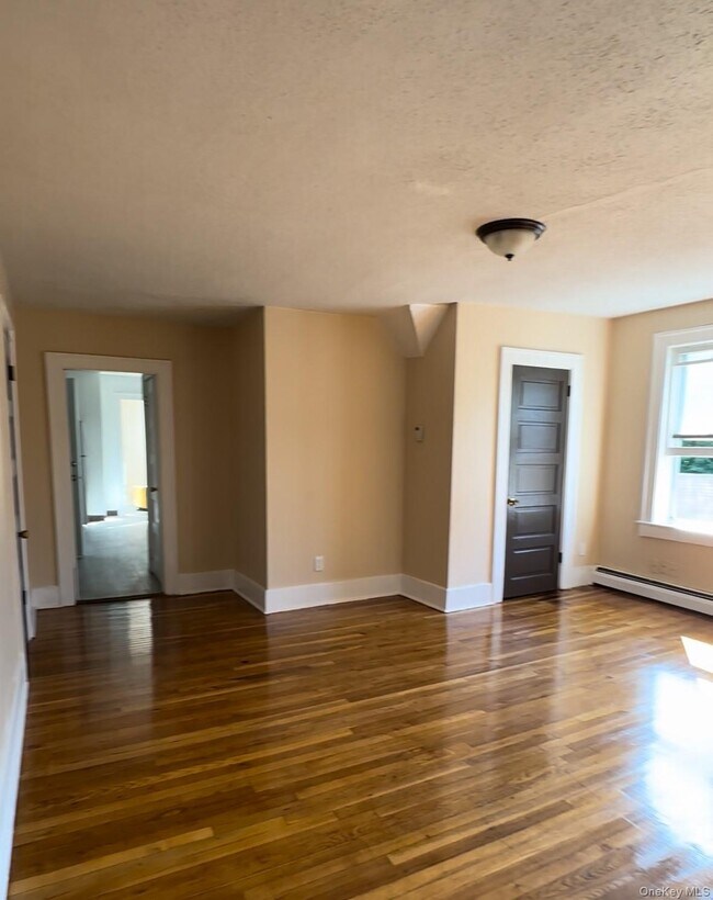 Photo - 31-33-33 Elmer St Unidad 3rd Floor